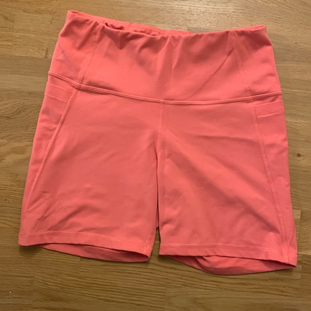 Old Navy Active Go Dry 5 inch Bike Short with side Pocket - M